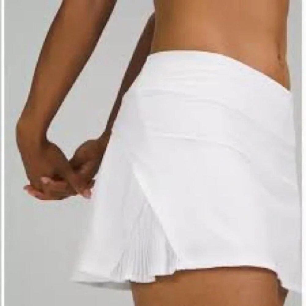 Lululemon play off pleats tennis skirt🤍 size 6 white golf skort